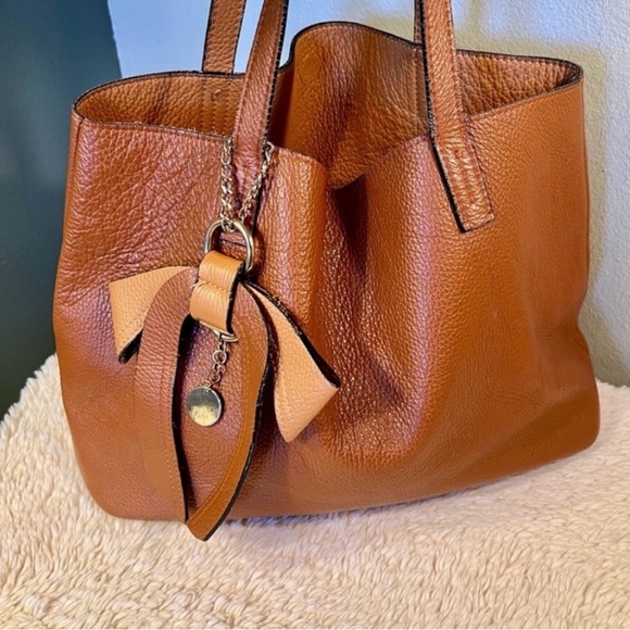 Persaman New York Genuine Leather Tote w/ Bow - Picture 12 of 12